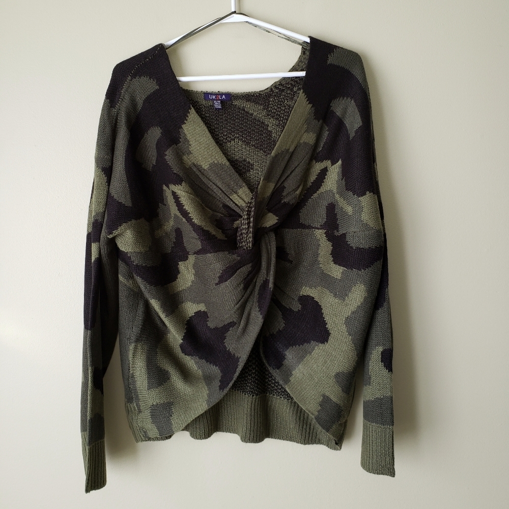 Twisted Knot Camo Print Sweater 🤎🖤